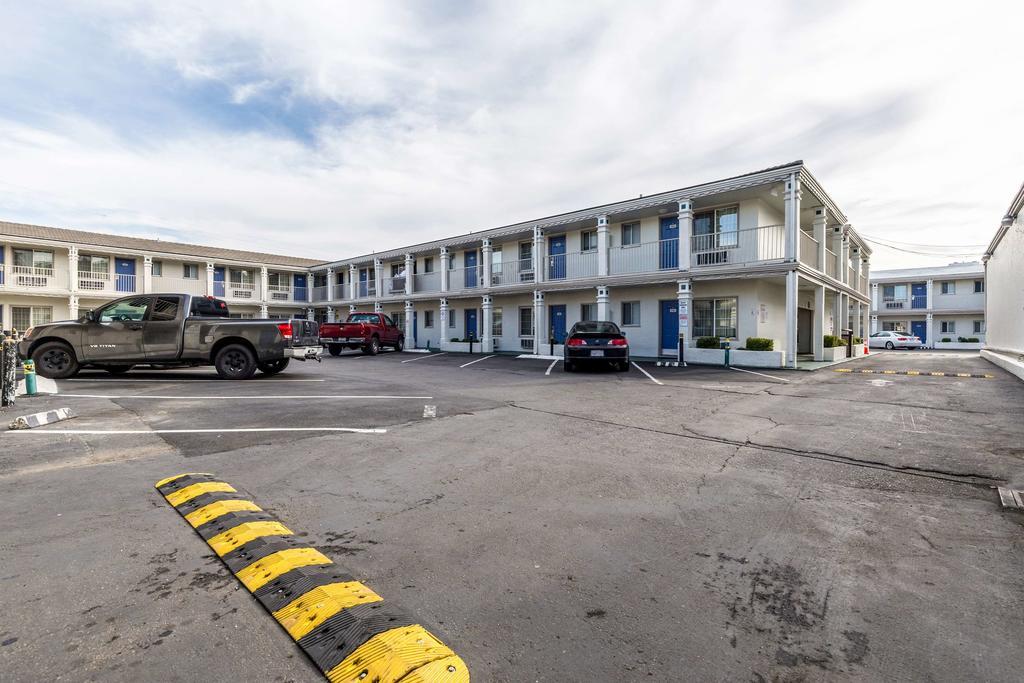 Motel 6 Сан-Рафаель Екстер'єр фото