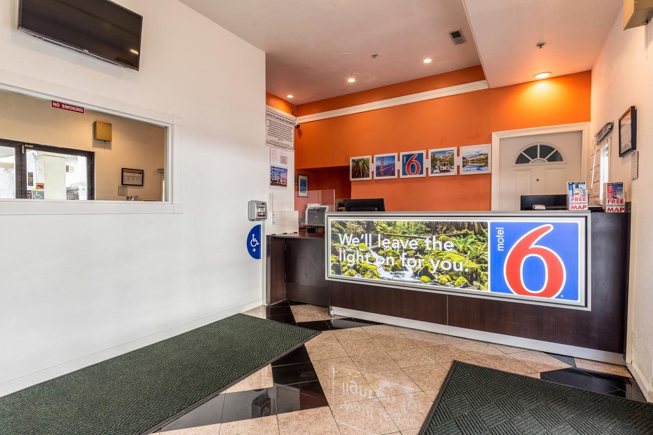 Motel 6 Сан-Рафаель Екстер'єр фото